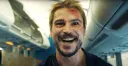 Nejšílenější akčňák roku? Josh Hartnett řeže teroristy v letadle v nářezové béčkové jízdě