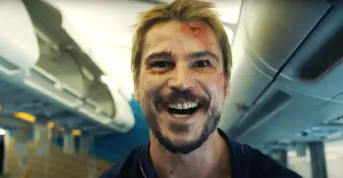 Nejšílenější akčňák roku? Josh Hartnett řeže teroristy v letadle v nářezové béčkové jízdě