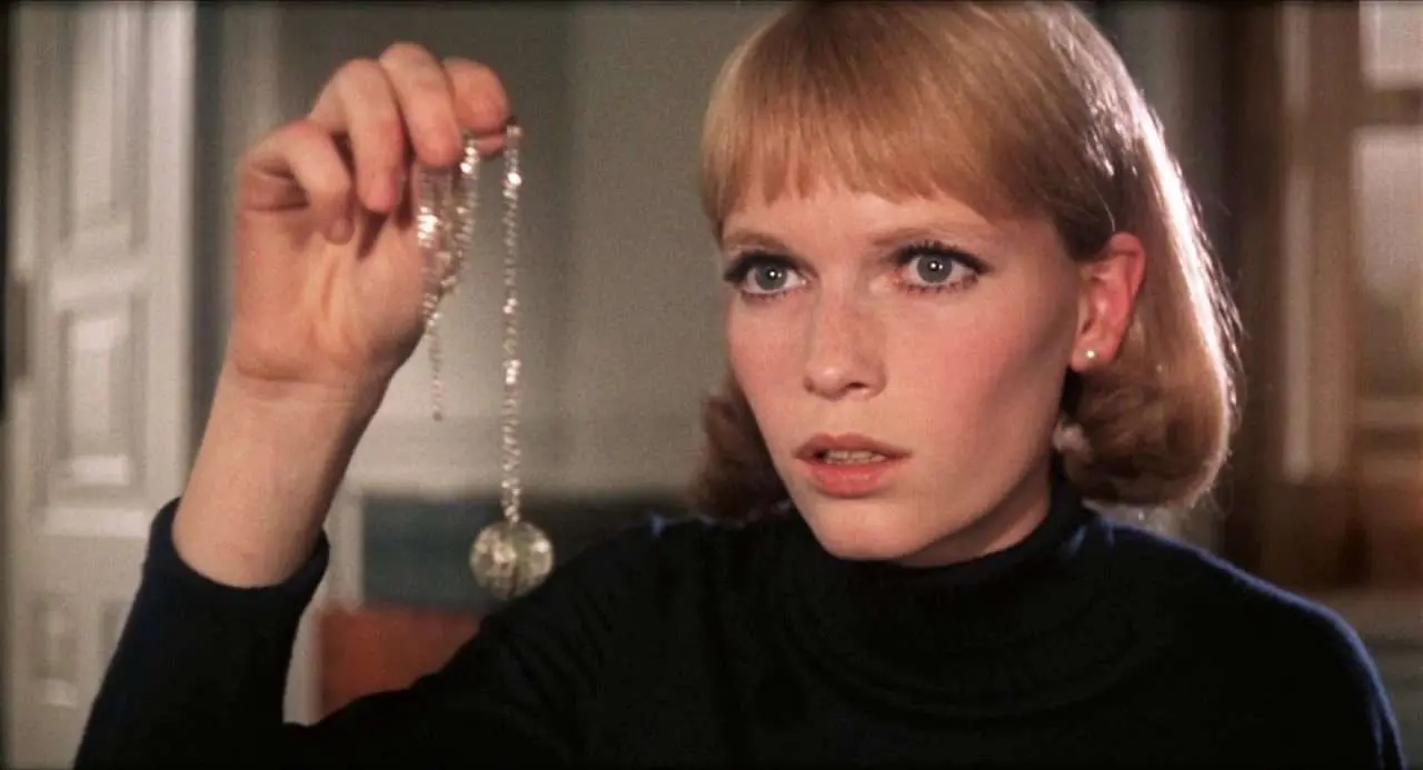 Mia Farrow slaví 80. Zazářila v ikonickém hororu, usvědčila Woodyho Allena a měla blízko k Havlovi
