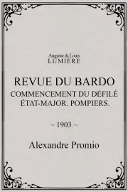Revue du Bardo : commencement du défilé. État-major. Pompiers