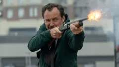 Řád je špičkovým thrillerem a skrytým klenotem Amazonu. Sází na fanatismus i charisma Juda Lawa