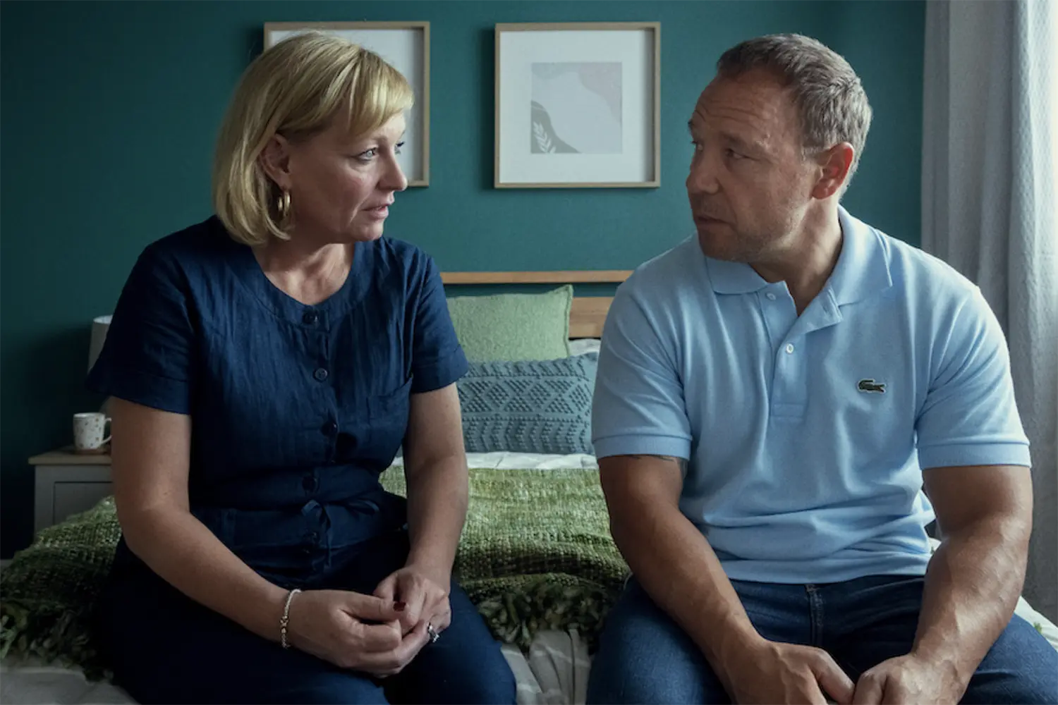 Nejmrazivější seriál roku je online. Adolescent čelí obvinění z vraždy spolužačky a kritici jásají