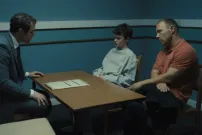 Režisér Adolescenta nás znovu vyčerpá. Hvězda Star Wars absolvuje tíživou situaci s rukojmími