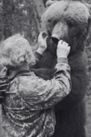 Muž, který žije s medvědy