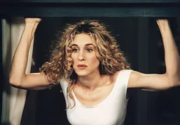 Sarah Jessica Parker propůjčila hlas celé generaci žen. Sex ve městě by bez ní ztratil svůdnost