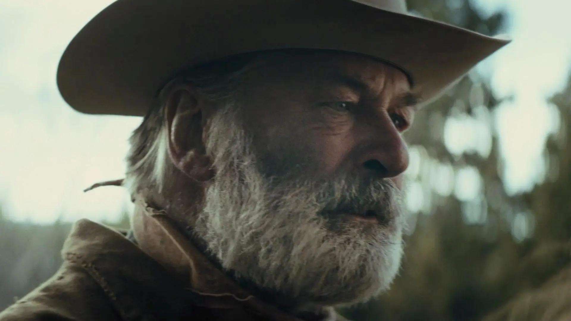 Western Rust odhaluje první trailer. 3 roky poté, co Alec Baldwin neúmyslně zastřelil kameramanku