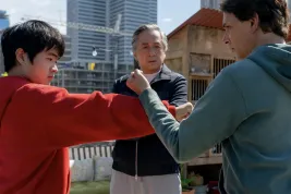 Karate Kid: Legendy je plné sympaťáků. Film pro novou generaci příjemně stmeluje kultury