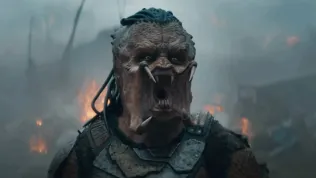 Nový Predátor útočí v epickém traileru. Překvapuje odkazy na Vetřelce i Den nezávislosti