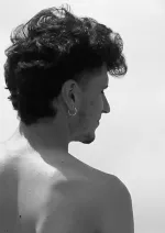 La Fotografía de Dos Chicos Frente al Mar