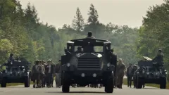 Zpomal a zemři. Děsivý příběh Stephena Kinga o pochodu smrti má filmovou verzi s drsným trailerem