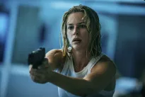 Exteritorium doplácí na odfláknutý scénář. Hit Netflixu působí jako špatně upravený fast food