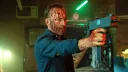 Nejkrvavější filmová dovolená. Druhý Nikdo trhá v brutálním traileru mafii a Sharon Stone na kousky