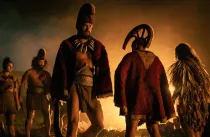 Historický nářez léta se představuje. Jasona Momou čeká krvavý boj za svobodu