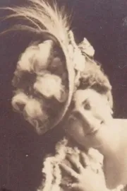 I klädloge och på scen