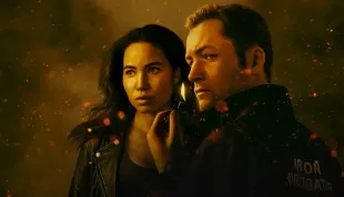 Nejžhavější kriminálka léta. Trailer na novinku Smoke je plný ohnivých plamenů i smrti