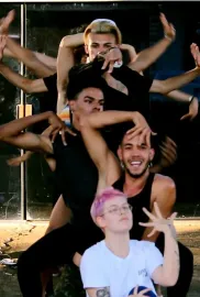 e segura essa pose para mim