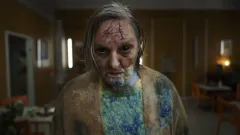 Pochůzkáři a vetřelci se snaží o brutální hororovou komedii. Selhávají ale ve všech směrech