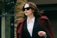 Režisér filmových bizárů unáší Emmu Stone. Bugonia slibuje jízdu plnou konspirace a šílenství