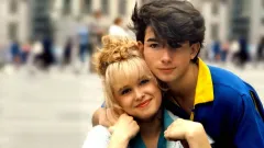 Chyby z Discopříběhu, kterých jste si nevšimli: Nahý Hrušínský, výtah i čepice