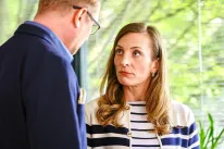 Nevinná vztahovka, nebo černá komedie? České Něco za něco klame v traileru tělem