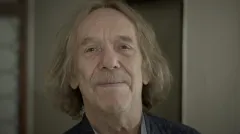 Drsná Ostrava, jemná poezie. Film o Nohavicovi odhaluje víc, než čekáte