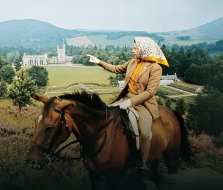 Královna a její země