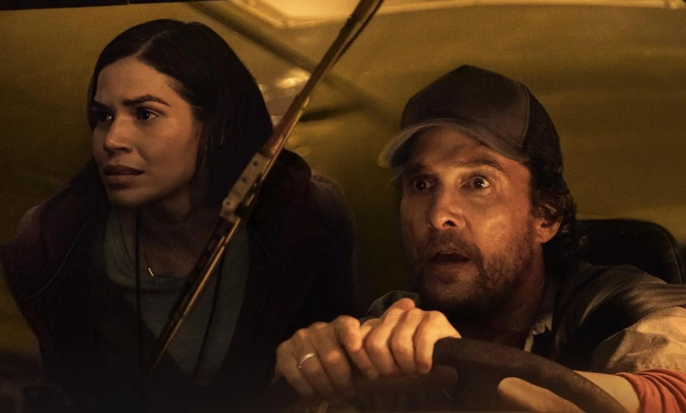 McConaughey zachraňuje děti před požárem. Trailer na Autobus naděje čpí žárem i hrdinstvím