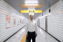 Chodby metra nikdy nebyly děsivější. Exit 8 oživuje populární hororovou hru v prvním traileru