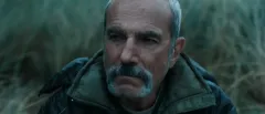 Dechberoucí návrat herecké legendy. Daniel Day-Lewis září v traileru na mrazivé Anemone