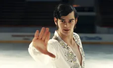 Nepela je plný utajovaných emocí. Životopisnému dramatu vládne mistrovský Trojan