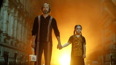 Mads Mikkelsen versus Prachová příšera. Fantasy verze Leona je hravou a stylovou jízdou