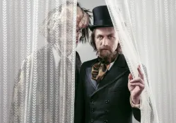 Tomáš Klus zachraňuje Sloního muže. Emotivní Elefantazie je nově online