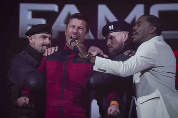 Schwarzenegger by byl na kusy. Nový Běžící muž nabízí akční nálož věrnější Stephenu Kingovi