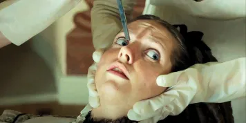 Popelka pro otrlé. Ošklivá sestra proměnila pohádku v nechutný horor o útrpné kráse