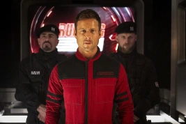 Běžící muž je tak věrnou adaptací předlohy, až mu to škodí. Skvělou akci srážejí pokusy o komplexnost