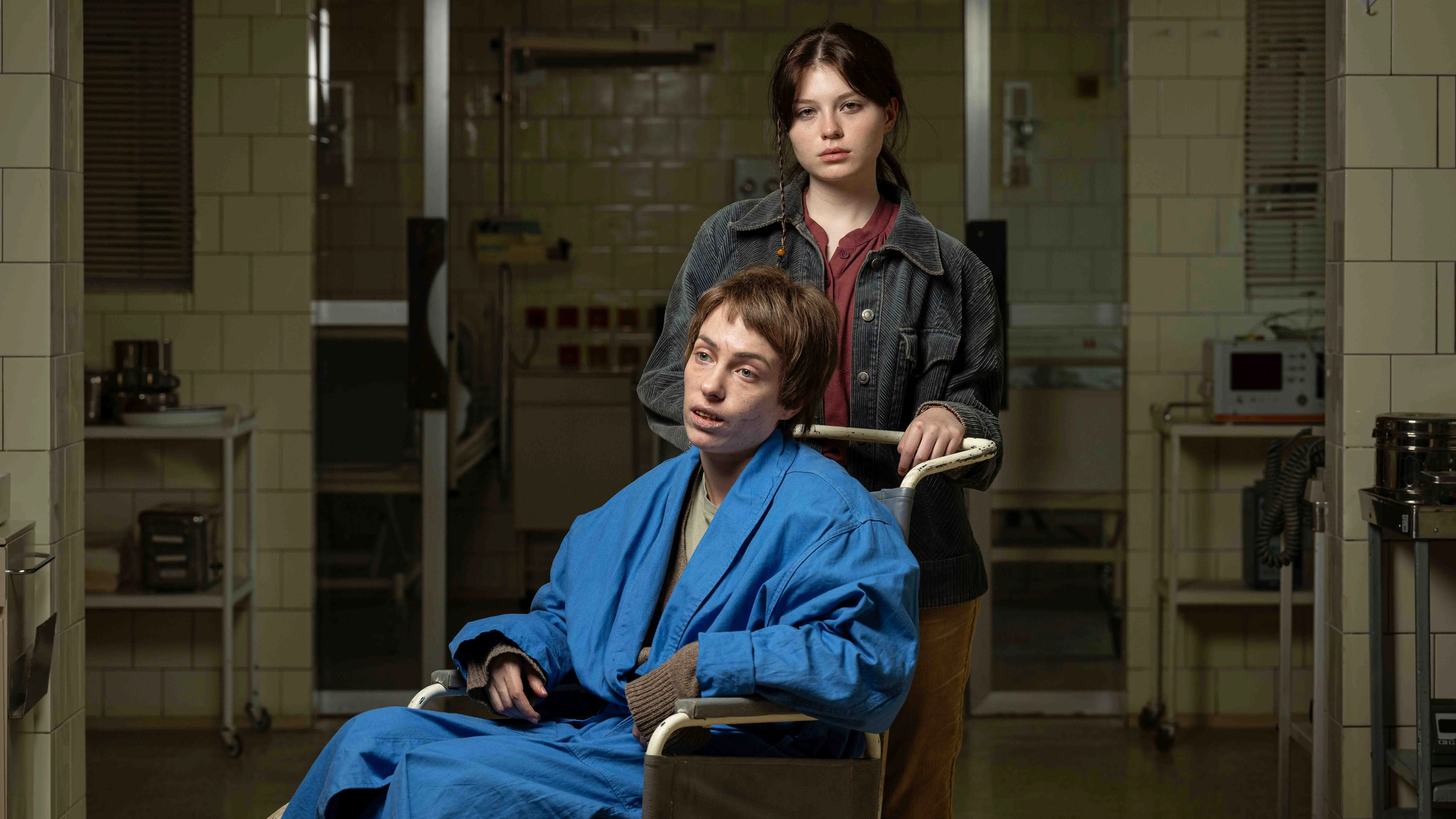 Recenze: Máma umí být dojemná i podbízivá. Jiří Strach se pohybuje na hraně kýče