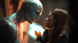 Nejočekávanější film Netflixu tohoto roku je online. Nový Frankenstein chce okouzlit i děsit