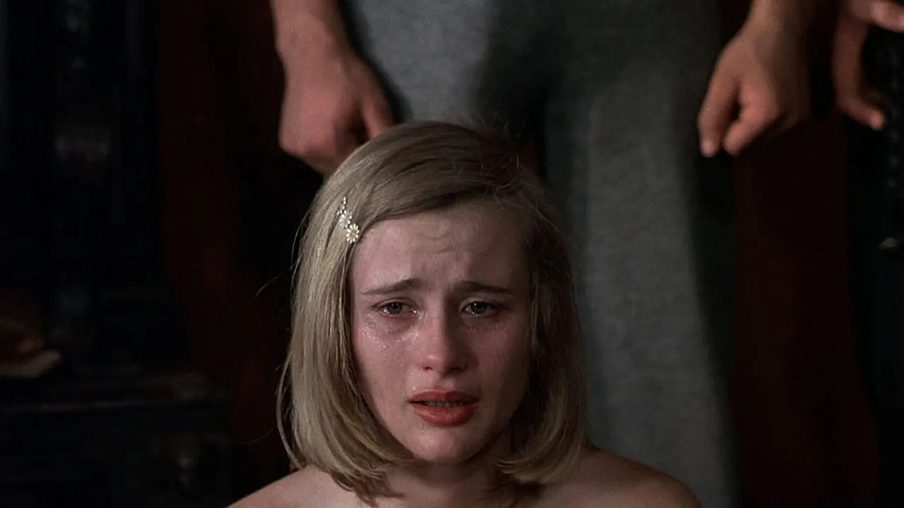 Nejkontroverznější film historie slaví 50 let. Režiséra potkal podobný osud jako mučené aktéry